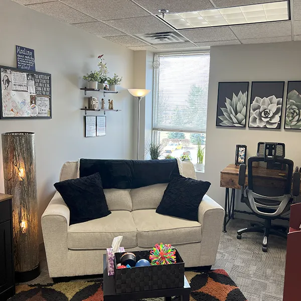LindsayOffice02